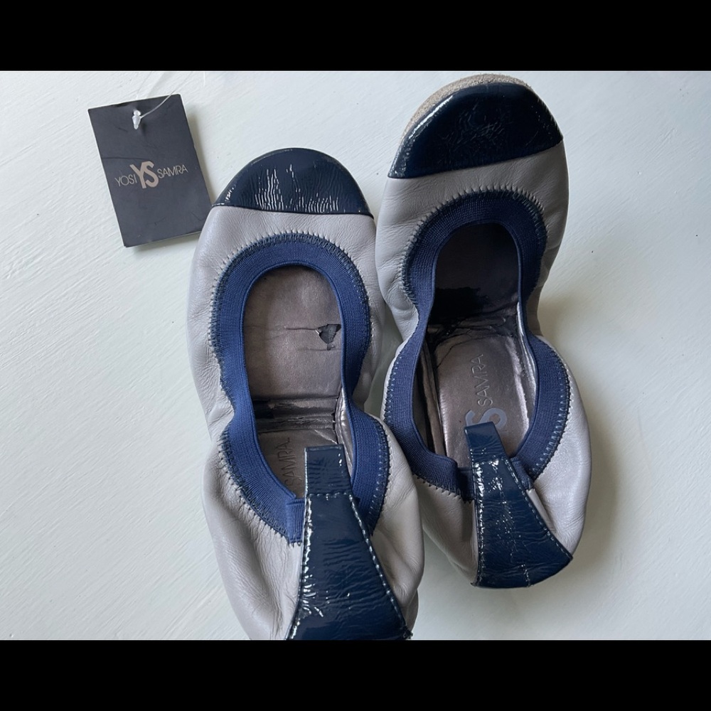 Yosi Samra Foldable Ballet Flats in Navy & Gray leather